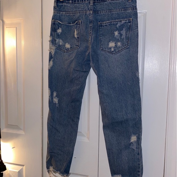 Distressed boyfriend jeans - Picture 2 of 4